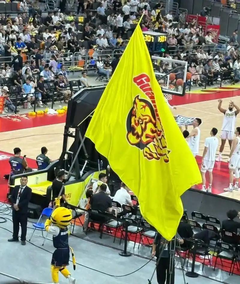 kaiyun-广东宏远正式改名！新冠名有意思，杜锋点名崔永熙，徐杰又秀恩爱